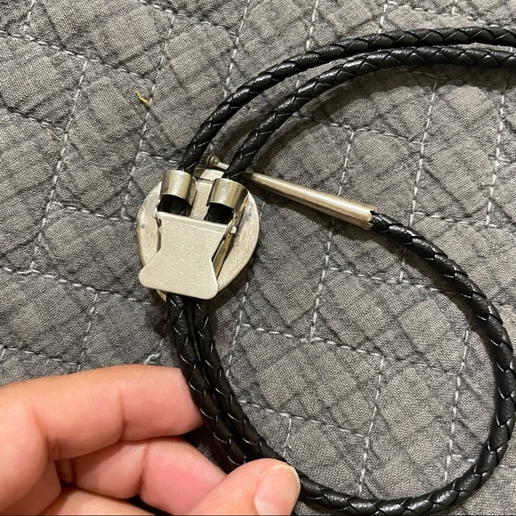 Bear claw bolo tie - Picture 5 of 5